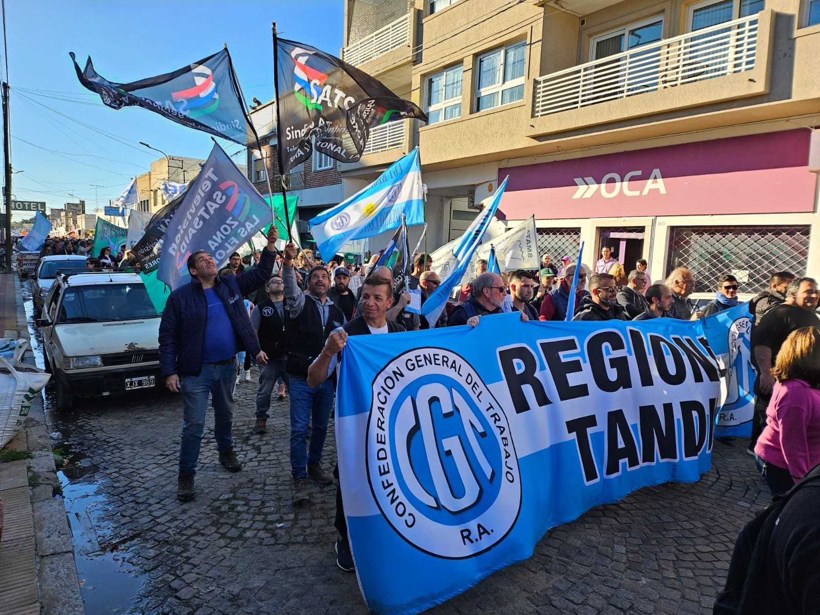 Lee más sobre el artículo MOVILIZACIÓN EN TANDIL POR UNA EDUCACIÓN PÚBLICA Y GRATUITA