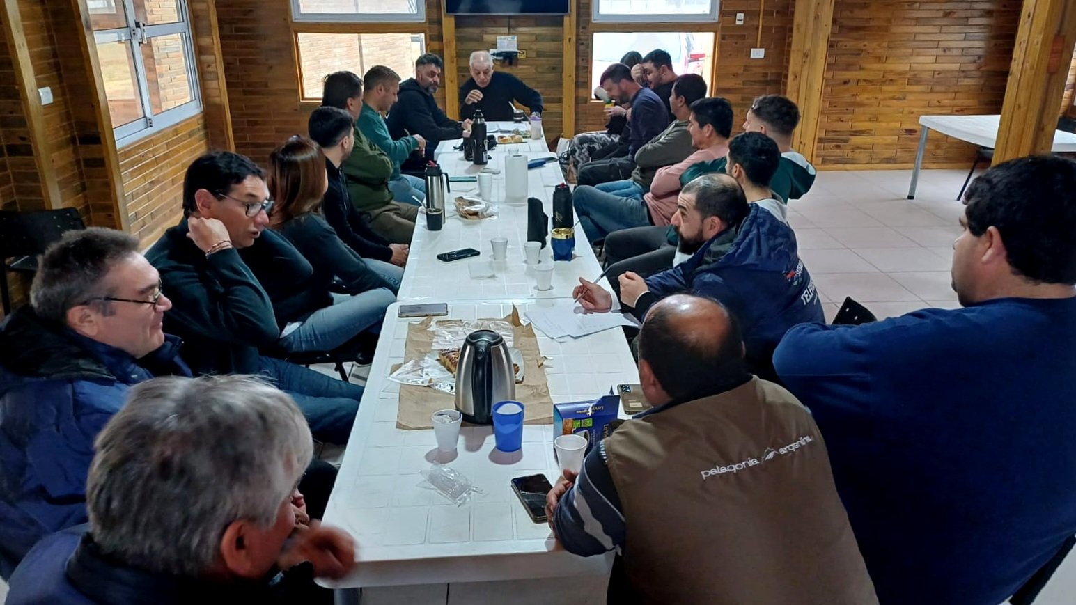 Lee más sobre el artículo REUNIÓN PARA ANALIZAR LA LEY BASES