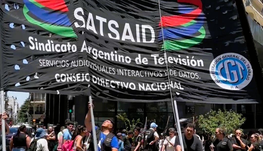 Lee más sobre el artículo LA PATRIA NO SE VENDE: EL SATSAID SE MOVILIZÓ JUNTO A GREMIOS DE LA CGT Y LA CTA